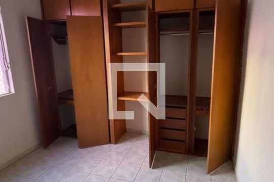 Quarto de apartamento para alugar com 3 quartos, 67m² em Centro, Uberlândia