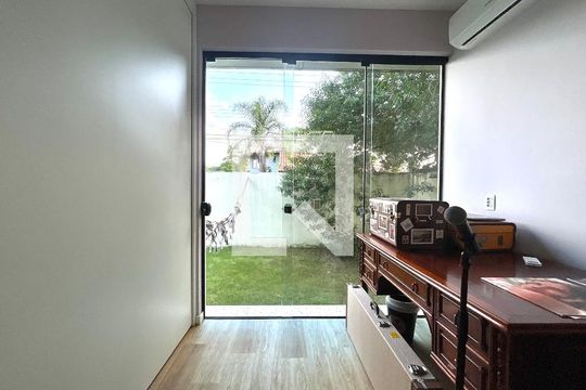 Quarto de casa para alugar com 3 quartos, 100m² em Rio Tavares, Florianópolis