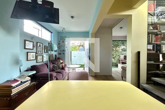 Sala de casa para alugar com 3 quartos, 100m² em Rio Tavares, Florianópolis