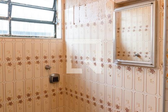 Edicula - banheiro de casa para alugar com 4 quartos, 600m² em Jardim Zaira, Guarulhos