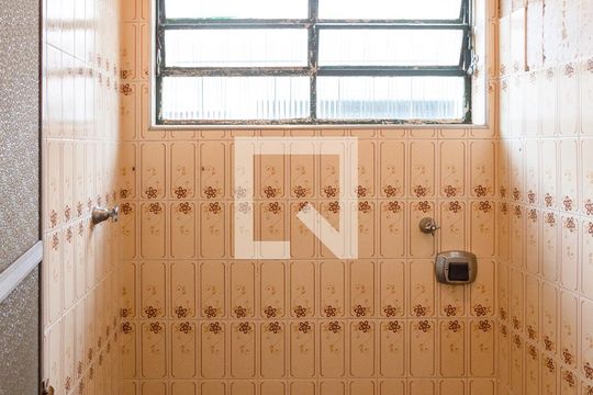 Edicula - banheiro de casa para alugar com 4 quartos, 600m² em Jardim Zaira, Guarulhos