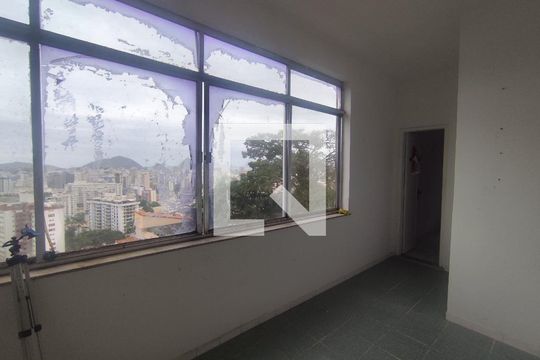 Quarto de casa à venda com 2 quartos, 100m² em Santa Rosa, Niterói