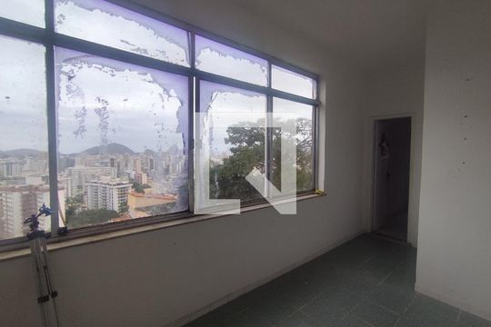 Quarto de casa à venda com 2 quartos, 100m² em Santa Rosa, Niterói