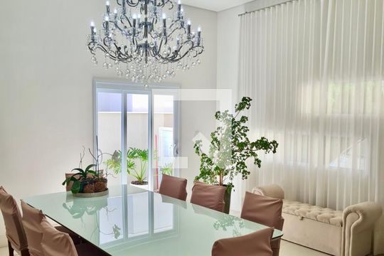 Sala de casa de condomínio à venda com 4 quartos, 272m² em Swiss Park, Campinas