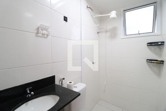 Banheiro do Quarto 1 de apartamento para alugar com 2 quartos, 56m² em Chácaras Tubalina E Quartel, Uberlândia