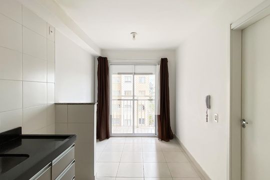 Sala / cozinha / área de serviço  de apartamento para alugar com 1 quarto, 31m² em Vila Penteado, São Paulo