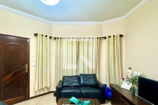 Sala de casa à venda com 4 quartos, 230m² em Jardim Munhoz, Guarulhos
