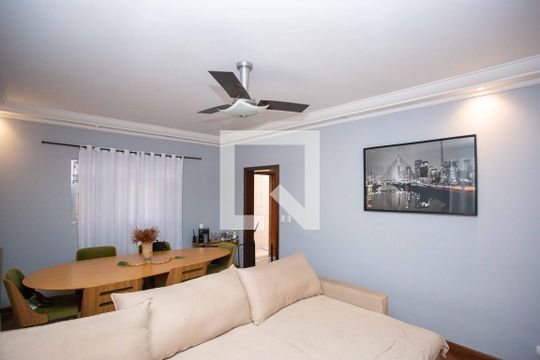Sala de TV de casa à venda com 3 quartos, 145m² em Campanário, Diadema