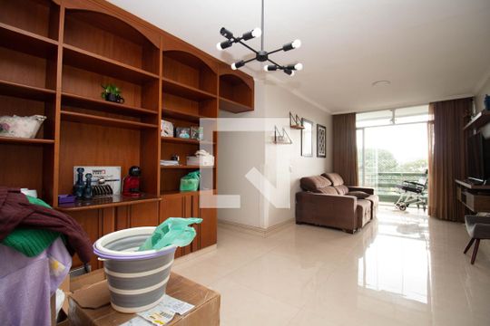 Sala de apartamento para alugar com 3 quartos, 99m² em Aos 4, Brasília