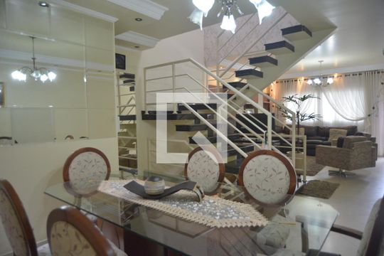 Sala de casa à venda com 3 quartos, 224m² em Parque das Nações, Santo André