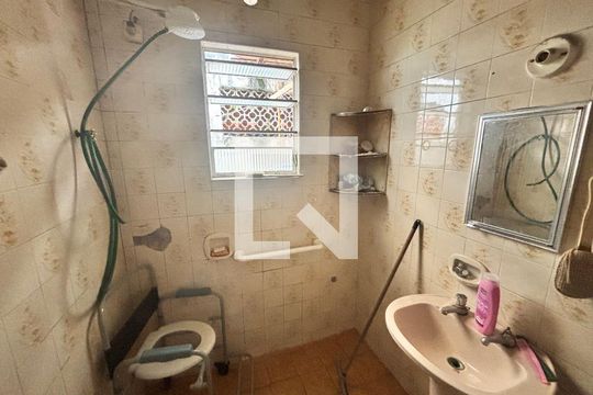 Banheiro 1 de casa para alugar com 3 quartos, 125m² em Jardim Maria Estela, São Paulo