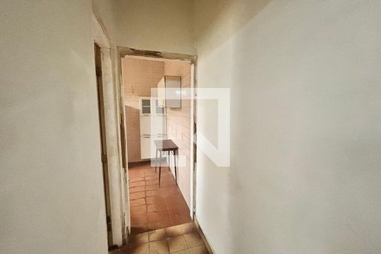 Corredor de casa para alugar com 3 quartos, 125m² em Jardim Maria Estela, São Paulo