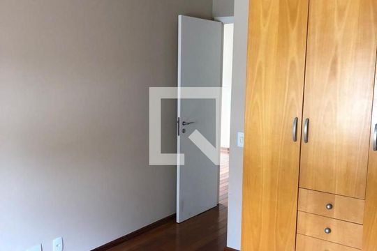 Quarto de casa de condomínio para alugar com 3 quartos, 170m² em Jardim Leonor Mendes de Barros, São Paulo