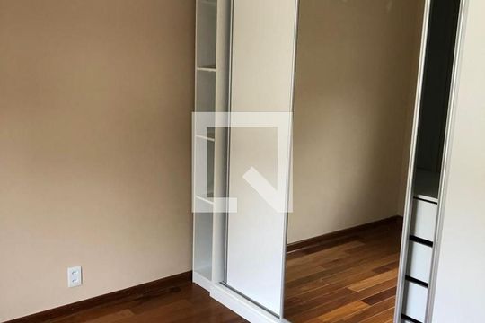Quarto de casa de condomínio para alugar com 3 quartos, 170m² em Jardim Leonor Mendes de Barros, São Paulo
