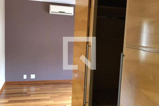 Quarto de casa de condomínio para alugar com 3 quartos, 170m² em Jardim Leonor Mendes de Barros, São Paulo
