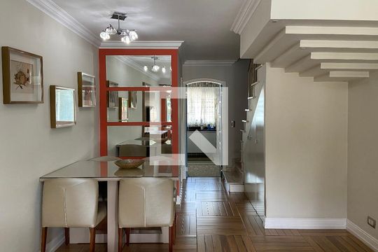 Sala de casa para alugar com 2 quartos, 116m² em Jardim Peri Peri, São Paulo