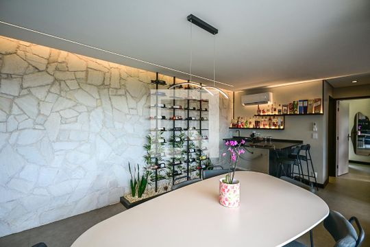 Sala de apartamento à venda com 1 quarto, 77m² em Vila Suzana, São Paulo