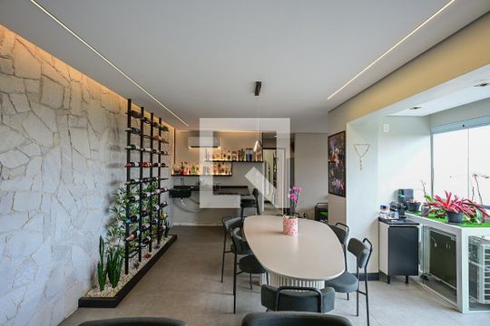 Sala de apartamento à venda com 1 quarto, 77m² em Vila Suzana, São Paulo