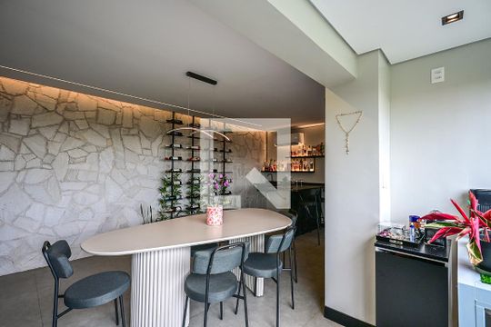 Sala de apartamento à venda com 1 quarto, 77m² em Vila Suzana, São Paulo