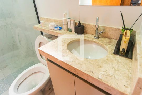 Banheiro  de apartamento para alugar com 2 quartos, 59m² em Vila Humaita, Santo André