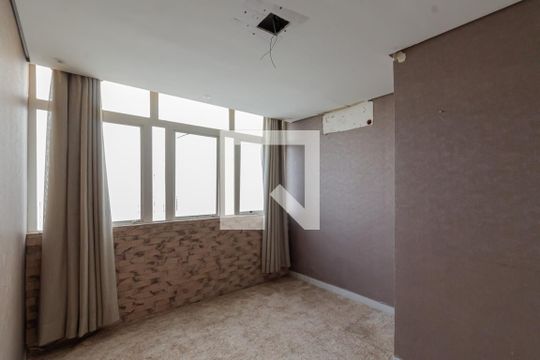 Sala de casa de condomínio para alugar com 4 quartos, 250m² em Planalto Paulista, São Paulo