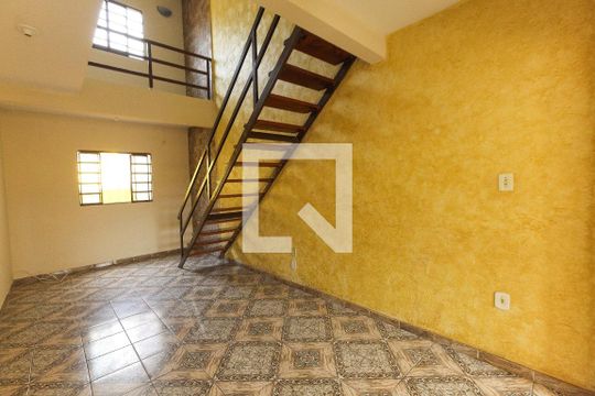 Sala de casa para alugar com 3 quartos, 360m² em Milionários, Belo Horizonte