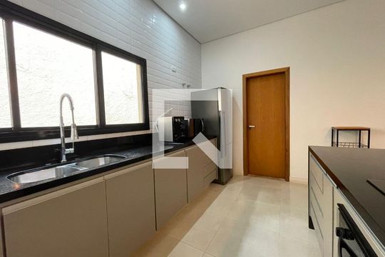 Casa de Condomínio à venda com 4 quartos, 300m² em Chácara São Rafael, Campinas
