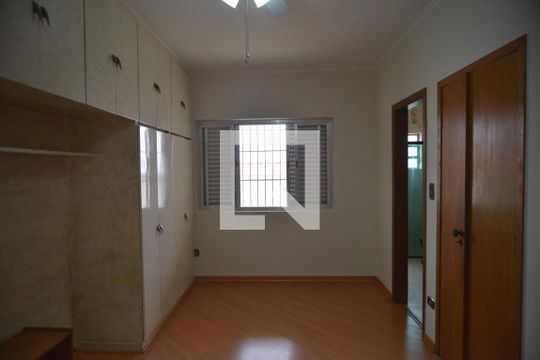 Quarto Suite 1 de casa para alugar com 3 quartos, 290m² em Bangú, Santo André