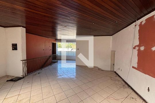Casa à venda com 2 quartos, 190m² em Morro do Espelho, São Leopoldo