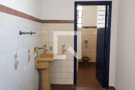 Banheiro de casa para alugar com 3 quartos, 169m² em Vila Chica Luisa, São Paulo