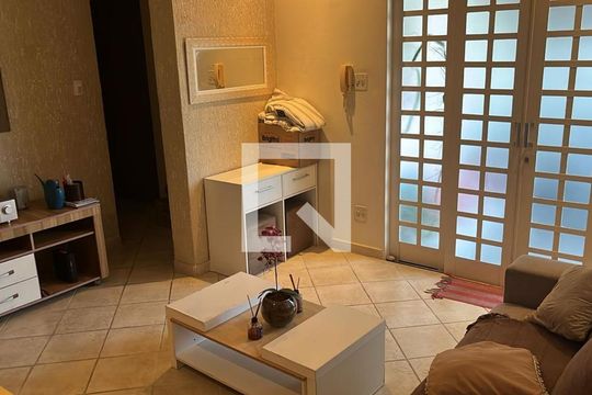 Sala de casa para alugar com 4 quartos, 217m² em Jardim Garcia, Campinas