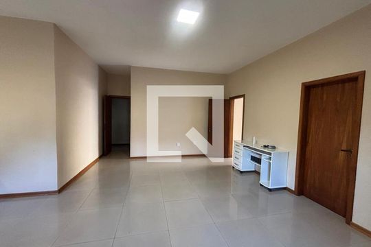 Casa à venda com 3 quartos, 472m² em Padre Reus, São Leopoldo