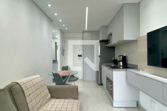 Sala de kitnet/studio para alugar com 1 quarto, 30m² em Pinheiros, São Paulo