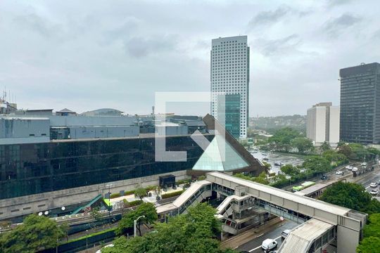 Varanda de kitnet/studio para alugar com 1 quarto, 30m² em Pinheiros, São Paulo