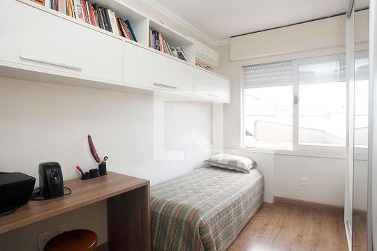 Quarto 2 de apartamento para alugar com 3 quartos, 70m² em Floresta, Porto Alegre