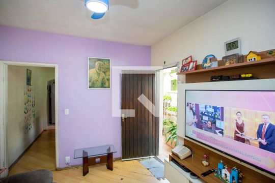 Sala de TV de casa à venda com 2 quartos, 134m² em Canhema, Diadema