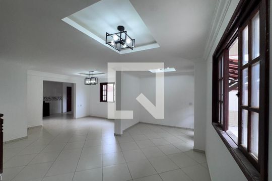 Sala de casa à venda com 4 quartos, 200m² em Vargem Grande, Rio de Janeiro
