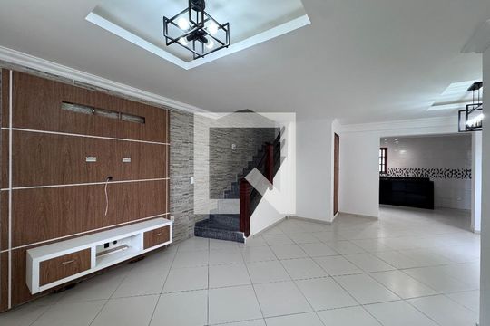 Sala de casa à venda com 4 quartos, 200m² em Vargem Grande, Rio de Janeiro