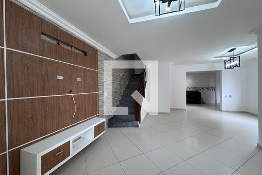 Sala de casa à venda com 4 quartos, 200m² em Vargem Grande, Rio de Janeiro