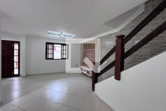 Sala de casa à venda com 4 quartos, 200m² em Vargem Grande, Rio de Janeiro