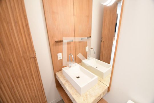 Lavabo de apartamento para alugar com 3 quartos, 188m² em Cambuí, Campinas