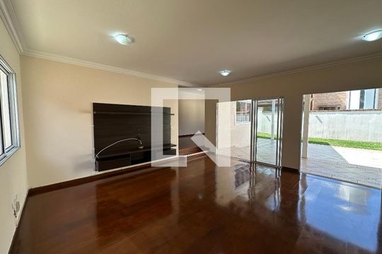 Sala de TV de casa de condomínio para alugar com 3 quartos, 260m² em Residencial das Estrelas, Barueri