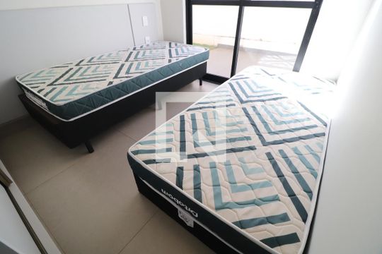 Quarto 2 de apartamento para alugar com 3 quartos, 57m² em Umuarama, Uberlândia