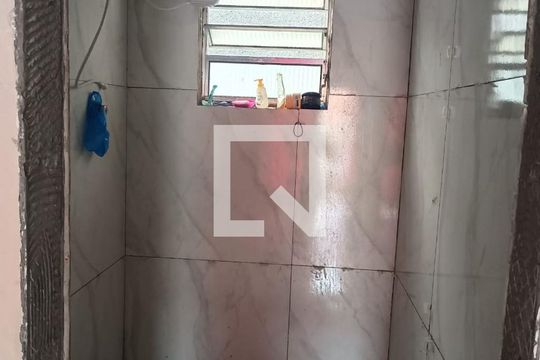 Banheiro de casa para alugar com 2 quartos, 80m² em Parque Santana, Barueri