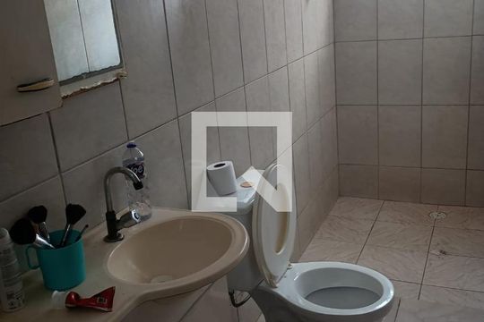 Banheiro de casa para alugar com 2 quartos, 80m² em Parque Santana, Barueri