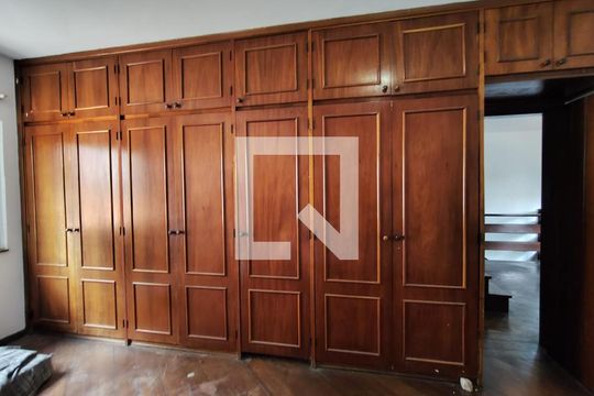 Casa à venda com 4 quartos, 360m² em Santa Terezinha, Belo Horizonte