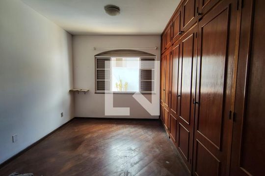Casa à venda com 4 quartos, 360m² em Santa Terezinha, Belo Horizonte