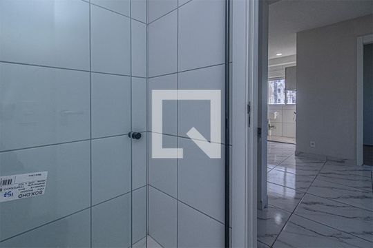 banheiro social_4 de apartamento para alugar com 2 quartos, 38m² em Jardim Sao Saverio, São Paulo