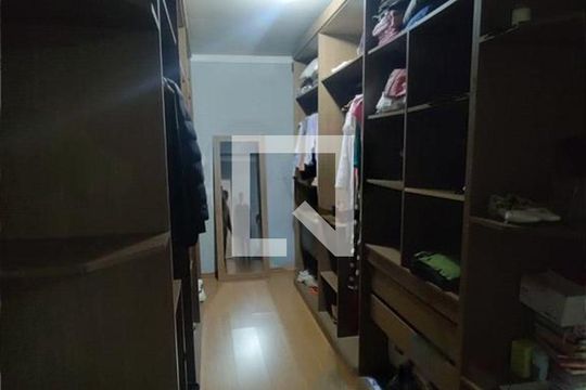 Casa à venda com 3 quartos, 244m² em Núcleo Carvalho de Araujo, São Paulo