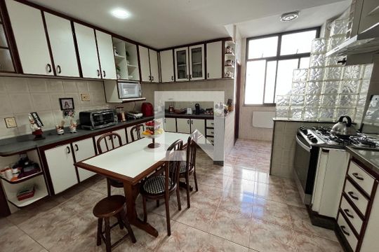 Cozinha de apartamento à venda com 4 quartos, 185m² em Cocotá, Rio de Janeiro